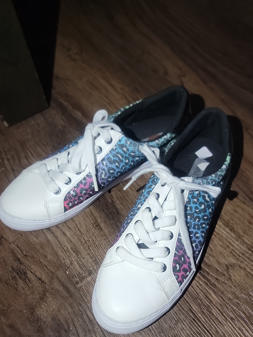 Low-Top Women's Leopard-Print Sneakers in White and Multicolor